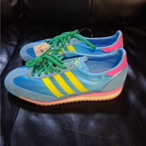 Adidas Vibrant Blue Sneakers with Yellow Stripes adidas sl 72 og w